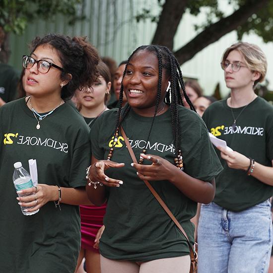 Students wearing green t-shirts that say Skidmore 2024